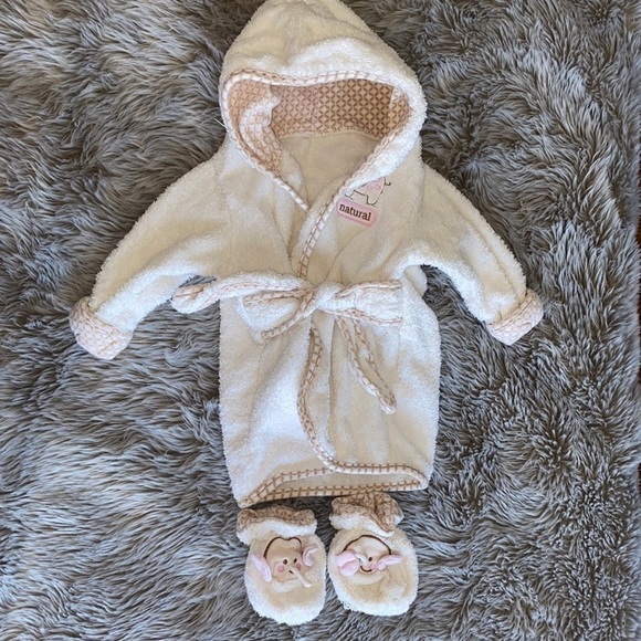 Baby Robe with Socks for 0-3 M - Picture 1 of 10